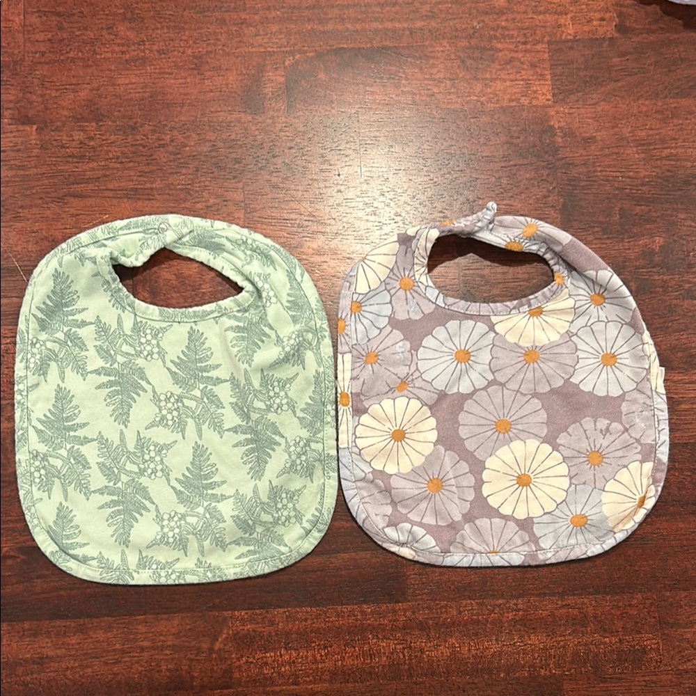 Kate Quinn Baby Bib Set